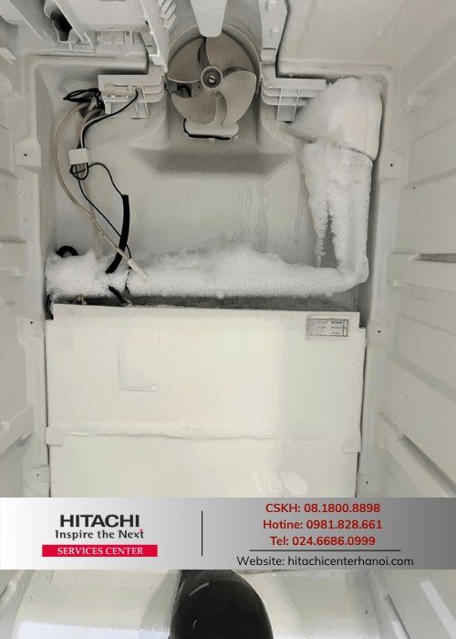 Tủ lạnh Hitachi bị đóng tuyết khiến quạt va vào và gây tiếng ồn